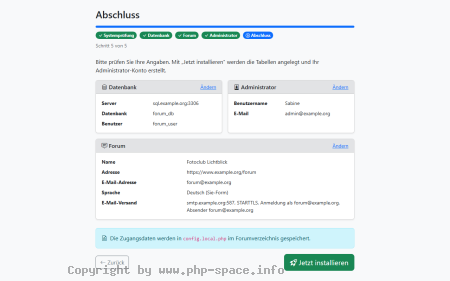 Screenshot Letzter Installationsschritt mit Zusammenfassung von Datenbank, Administratorkonto, Forumsadresse, Sprache und SMTP-Versand anzeigen