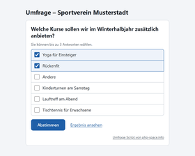 Umfrageseite mit Mehrfachauswahl: zwei von sechs Kursen angekreuzt, Hinweis auf höchstens drei Antworten und Link zum Ergebnis